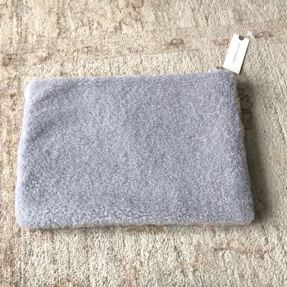 Anthro Blake Sherpa Pouch - Picture 4 of 4